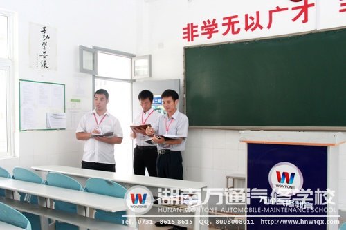 班主任每天檢查教室，保障學(xué)生財(cái)產(chǎn)安全