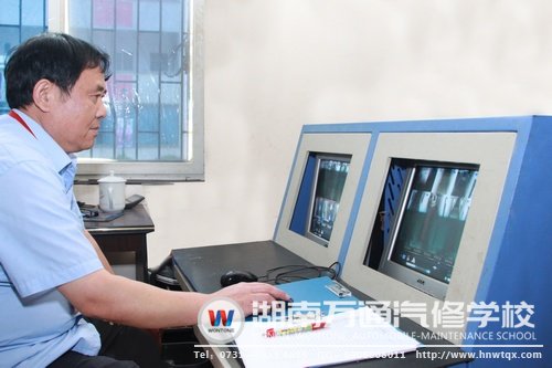 學(xué)校實(shí)行學(xué)生出入記錄監(jiān)控，確保校園安全