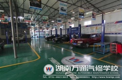 整車實(shí)訓(xùn)中心一角