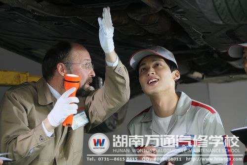 萬通學(xué)子努力掌握技能，避免出現(xiàn)求職難