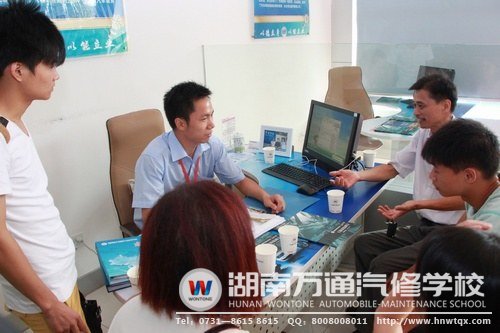 班主任也加入了咨詢(xún)隊(duì)伍