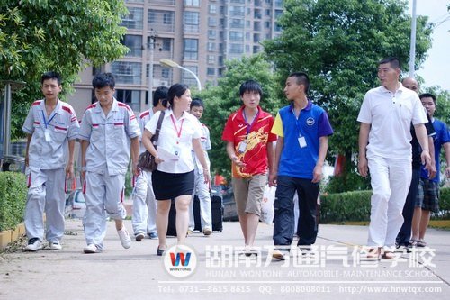 中專(zhuān)17班班主任接待新生