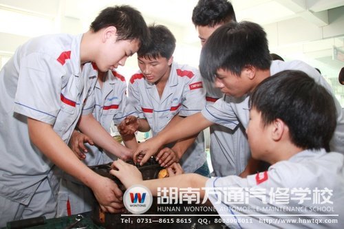 學(xué)校依據(jù)新生們的學(xué)習(xí)表現(xiàn)，特舉行開課儀式