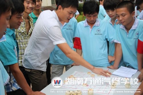 在2012年的象棋大賽中，學子們展現(xiàn)出了高超的棋藝水平