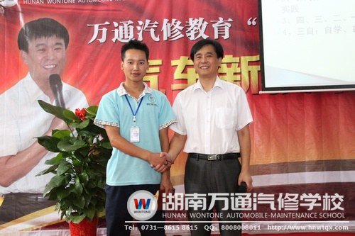 零距離接觸頂級汽修專家，感受果然非同一般