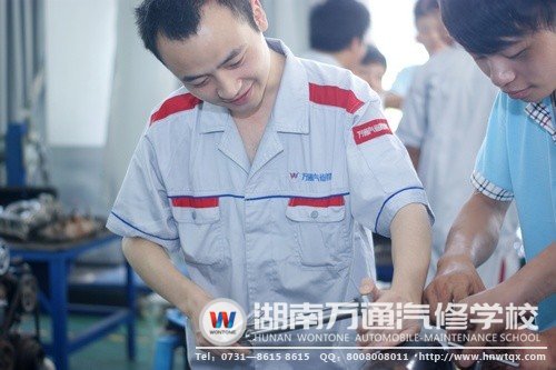 上課時(shí)的白浩杰十分認(rèn)真