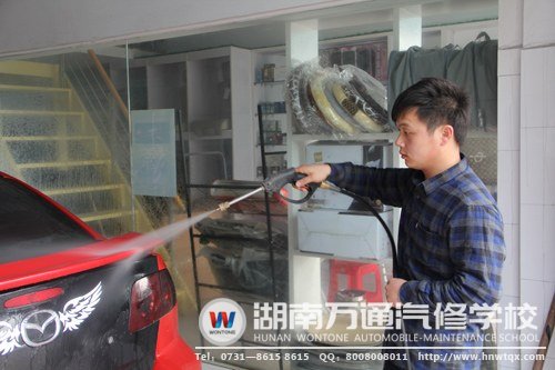 戴守明工作場(chǎng)景