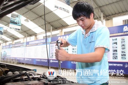 姚皓寶相信自己能用汽修技術(shù)贏得未來