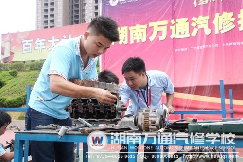 比賽現(xiàn)場(chǎng)，選手十分認(rèn)真