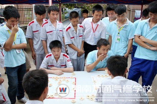 象棋大賽受到同學(xué)們的喜愛 