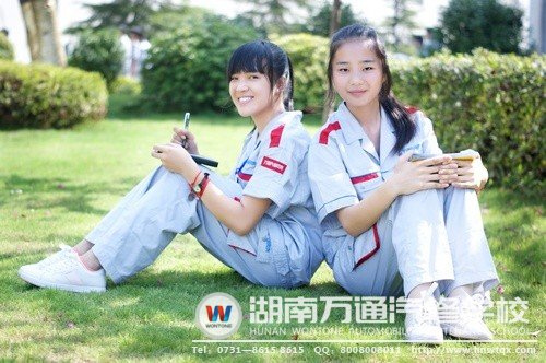 陳妞與同學(xué)唐林會(huì)是班上的一對(duì)&ldquo;姐妹花&rdquo;