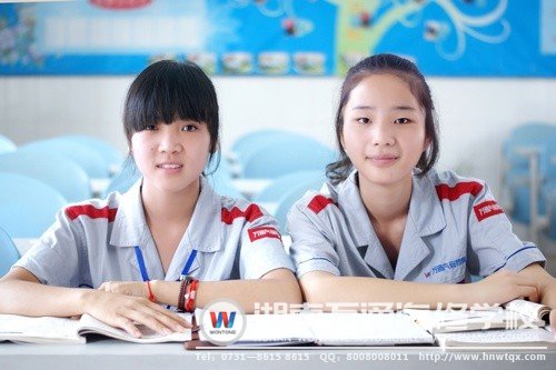 因?yàn)橛袑?duì)汽修的共同熱愛(ài)，她們倆在湖南萬(wàn)通&ldquo;相遇了&rdquo;。