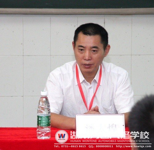 潘助理對(duì)同學(xué)們送上了新學(xué)期的祝福