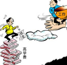 “讀大學(xué)不如撿垃圾”引熱議