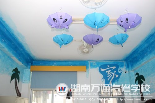 天花板的創(chuàng)意&ldquo;傘臉&rdquo;令人驚嘆