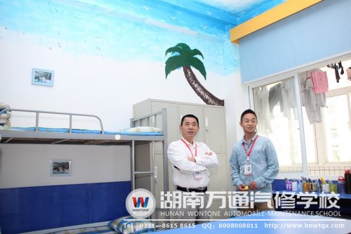 潘助理很贊賞同學(xué)們的才華