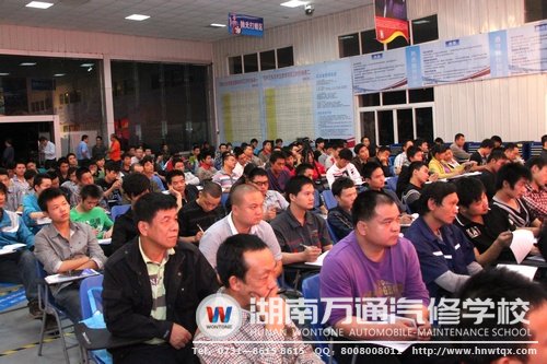 參加培訓的學員聽得很認真