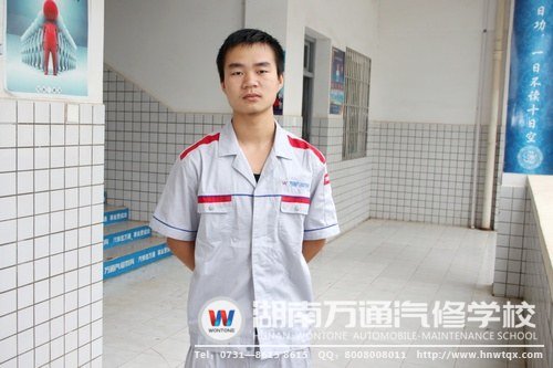 考上二本的曾一峰沒有去讀大學，而是選擇了學汽修