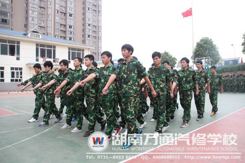 訓練場上一角，新生們開始