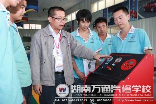 湖南萬通在教學上，傳授學生貼近市場的汽車維修新技術