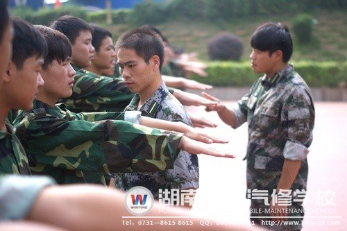 每一個(gè)姿勢(shì)，都經(jīng)過(guò)了數(shù)十次、數(shù)百次的重復(fù)