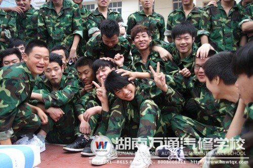 莫道軍中苦，看咱苦中樂(lè)！