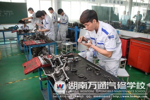 三教三訓(xùn)中的專業(yè)教育，讓萬通學(xué)子掌握汽修真技能