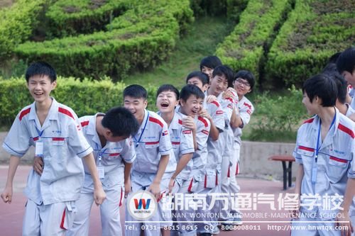 湖南萬通學(xué)子在晨訓(xùn)中洋溢的燦爛笑容，讓人頓覺生活是如此之美好！