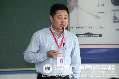 葛校長講課深入淺出，一字一句都飽含了對新生學(xué)子的期望