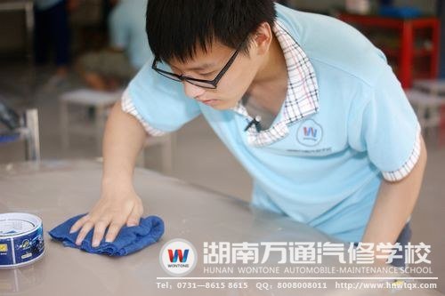 瞧，這位學(xué)子學(xué)得多認(rèn)真！