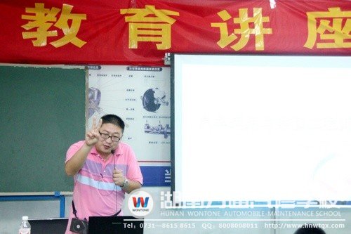 夏老師的講座聲情并茂，十分吸引人