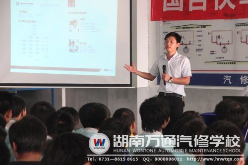 何衛(wèi)民店長(zhǎng)為學(xué)子們的職業(yè)發(fā)展路支招