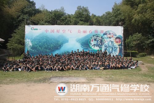 素質(zhì)拓展訓(xùn)練，讓新生們的凝聚力更強(qiáng)了