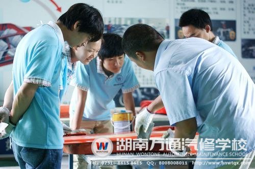湖南萬通老師手把手教給學(xué)子專業(yè)的汽車美容技能