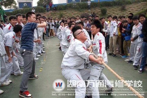 一條繩，將隊(duì)員們的心緊緊的拴在了一起