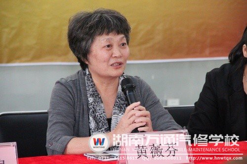 永通汽車集團(tuán)副總經(jīng)理黃薇芬鼓勵(lì)學(xué)子們?cè)谛４蚝没A(chǔ)，為步入社會(huì)工作做充足準(zhǔn)備