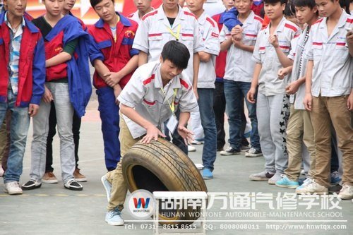 &ldquo;哎呀，輪胎要倒了！&rdquo;