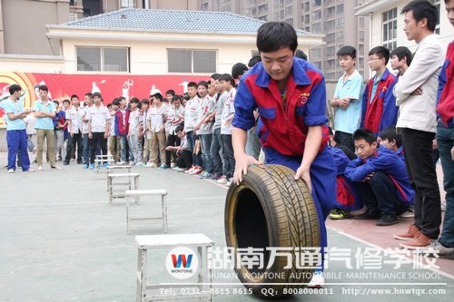 這位選手的平衡力不錯(cuò)喲！輪胎穩(wěn)穩(wěn)當(dāng)當(dāng)?shù)危? /></div>
<p style=