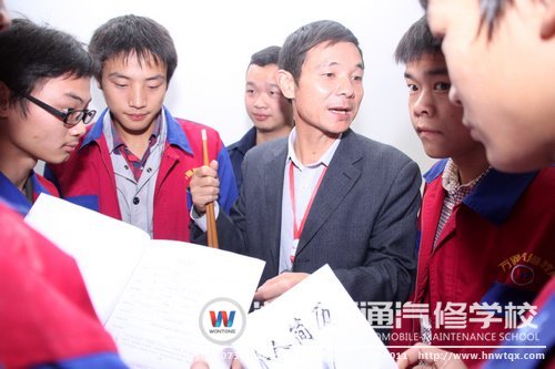 細(xì)心的班主任為學(xué)子們做好&ldquo;后勤工作&rdquo;