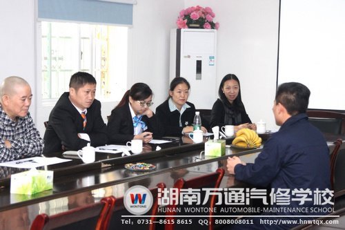 面對(duì)五位面試官，學(xué)子依然從容自如