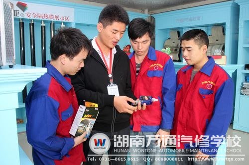 丁老師講解汽車(chē)美容工具的用途和使用方法