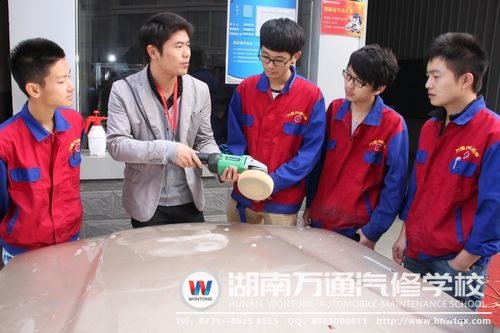 余老師細(xì)心解答學(xué)生疑惑