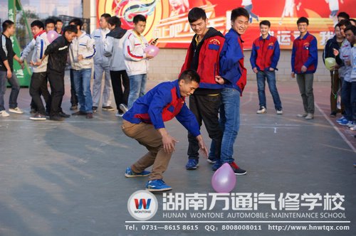 一不小心，氣球掉了！同學(xué)們要加油??！