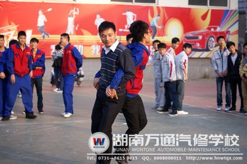 班主任老師與同學(xué)們共歡樂(lè)！