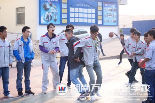 賽場(chǎng)上，歡聲笑語(yǔ)一片