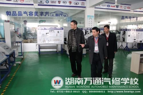 湖南省汽車行業(yè)協(xié)會(huì)領(lǐng)導(dǎo)參觀學(xué)校