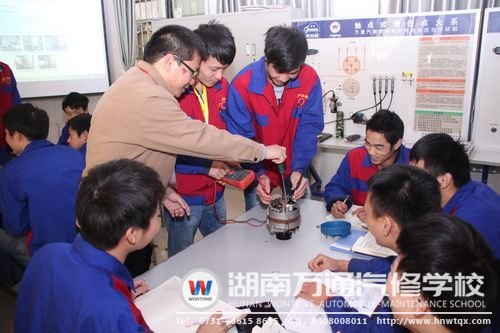 手把手教學(xué)，促使學(xué)生學(xué)得更好