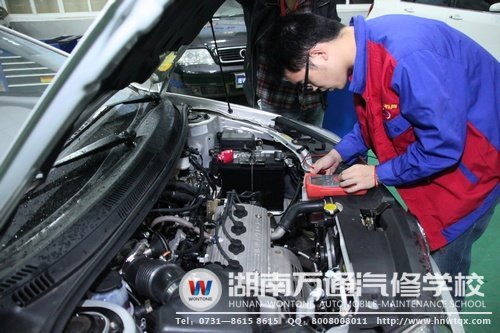 湖南萬通實踐教學(xué)，打造學(xué)生專業(yè)技能