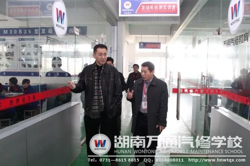 省汽車(chē)行業(yè)協(xié)會(huì)馬湘濱副會(huì)長(zhǎng)參觀學(xué)校