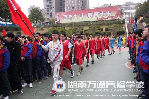 各籃球隊依次入場